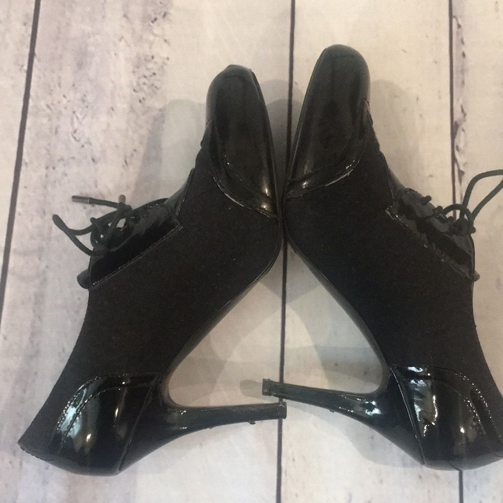 Circa Joan & David Luxe Patent Leather & Suede Lace-up Heels - 8.5 - Picture 6 of 9